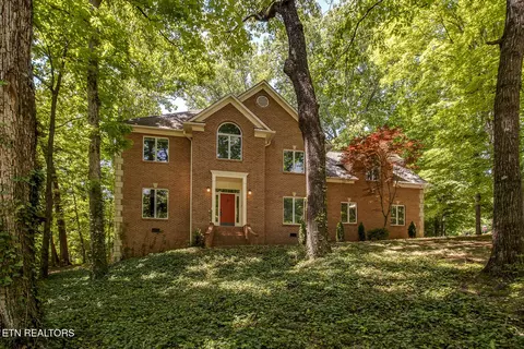 701 Hampton Roads Dr, Knoxville, TN 37934