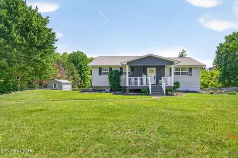 136 Hood Dr, Crossville, TN 38555