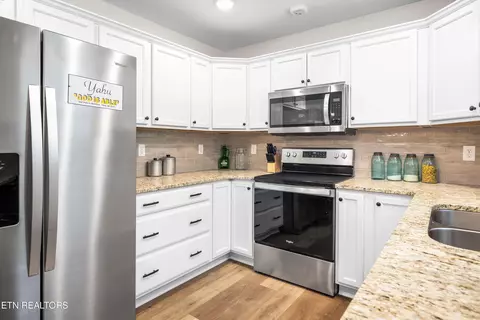 Kitchen - 202 Skyline Ln, Powell, TN 37849 photo 1 of 5