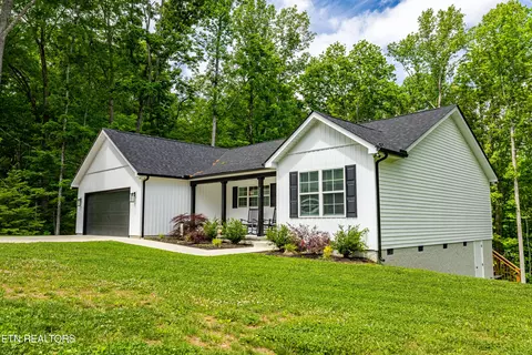 Exterior - 202 Skyline Ln, Powell, TN 37849 photo 5 of 11