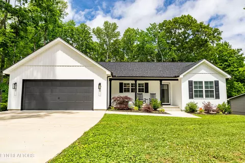 202 Skyline Ln, Powell, TN 37849