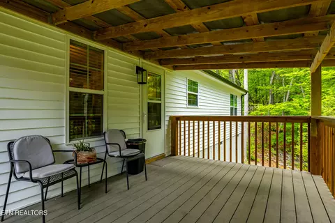 Exterior - 202 Skyline Ln, Powell, TN 37849 photo 8 of 11