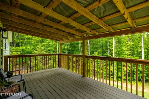 Exterior - 202 Skyline Ln, Powell, TN 37849 photo 7 of 11