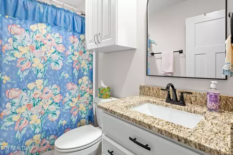 Bath - 202 Skyline Ln, Powell, TN 37849 photo 1 of 3