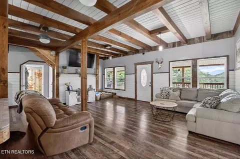 2560 Schisandra Ln, Cosby, TN 37722
