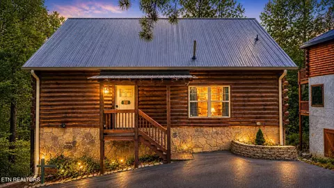 1622 Misty Hollow Way, Gatlinburg, TN 37738