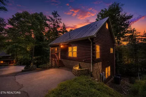 1622 Misty Hollow Way, Gatlinburg, TN 37738