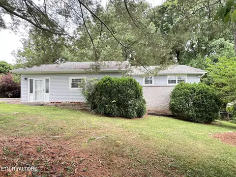 1812 Cherokee St, Athens, TN 37303