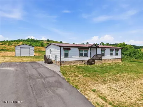 1068 Elaine Dr, Tazewell, TN 37879
