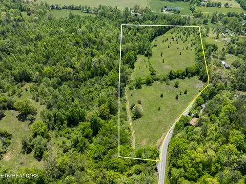 418 E Millers Cove Rd, Walland, TN 37886