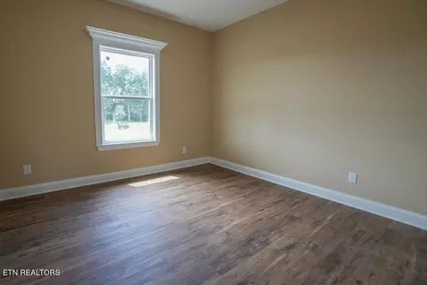Bedroom - 5129 Gregory Rd, Greenback, TN 37742 photo 1 of 2