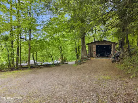 Exterior - 185 Trinity Ln, Harrogate, TN 37752 photo 7 of 10