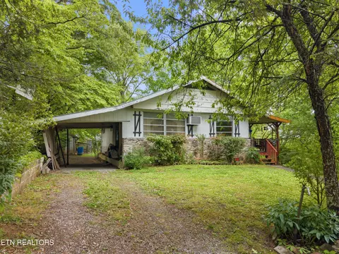 Exterior - 185 Trinity Ln, Harrogate, TN 37752 photo 2 of 10