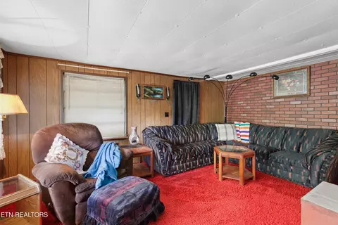 Living - 185 Trinity Ln, Harrogate, TN 37752 photo 2 of 3