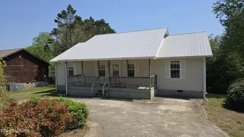 324 Circle R Dr, Benton, TN 37307