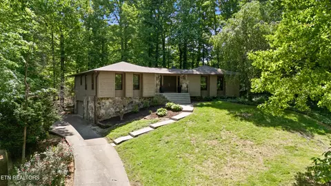 302 Saint Andrews Dr, Knoxville, TN 37934