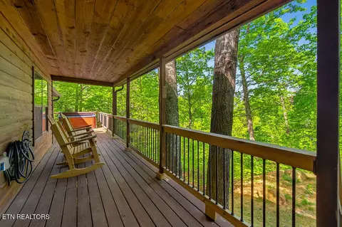 3430 Bear Mountain Ln, Sevierville, TN 37876