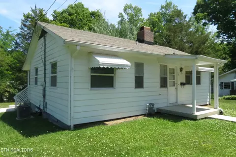 105 Thornton Rd, Oak Ridge, TN 37830