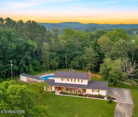 1216 Winding Dr, Sevierville, TN 37876