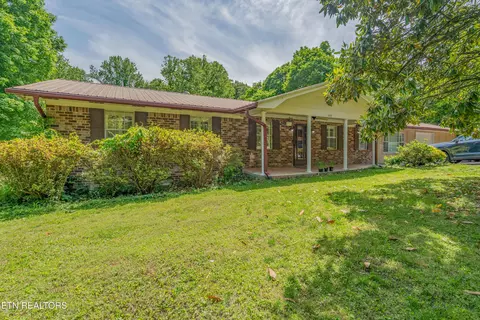 1623 Bluff Rd, Harriman, TN 37748