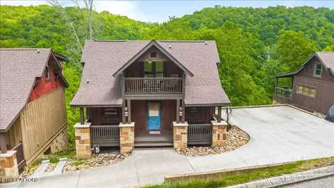 230 Foxwood Dr, Caryville, TN 37714
