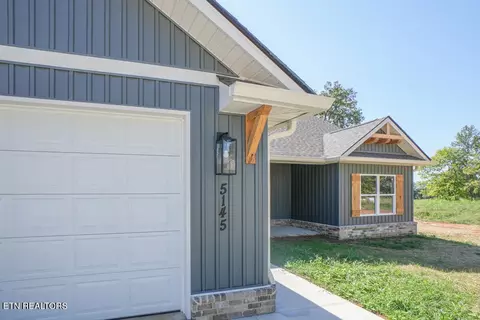 Exterior - 5145 Gregory Rd, Greenback, TN 37742 photo 4 of 8