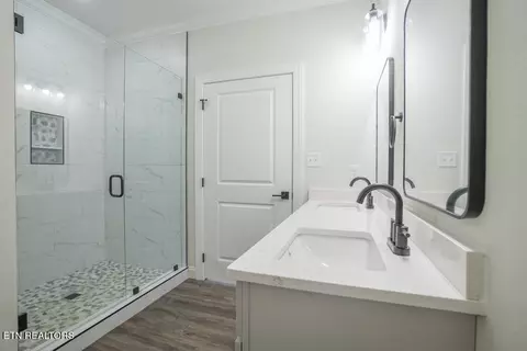 Bath - 5145 Gregory Rd, Greenback, TN 37742 photo 1 of 4