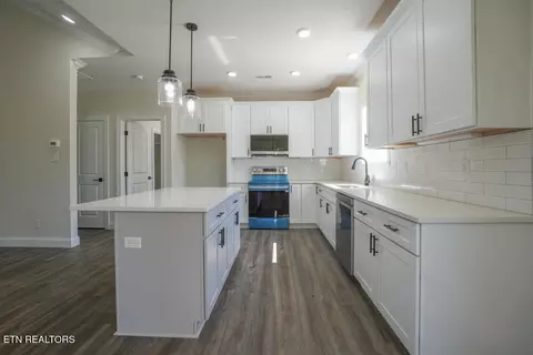 Kitchen - 5145 Gregory Rd, Greenback, TN 37742 photo 1 of 4