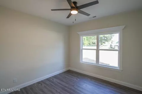 Bedroom - 5145 Gregory Rd, Greenback, TN 37742 photo 1 of 3