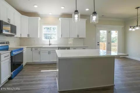 Kitchen - 5145 Gregory Rd, Greenback, TN 37742 photo 4 of 4