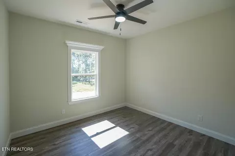 Bedroom - 5145 Gregory Rd, Greenback, TN 37742 photo 2 of 3