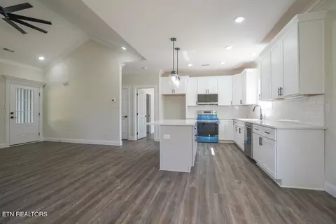 Entry Way - 5145 Gregory Rd, Greenback, TN 37742 photo 1 of 1