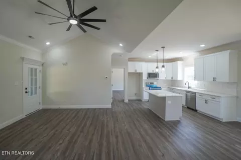 Living - 5145 Gregory Rd, Greenback, TN 37742 photo 6 of 6