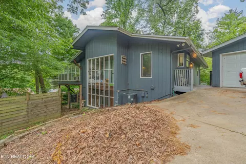 102 Ithaca Ln, Oak Ridge, TN 37830