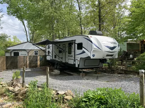 44 Arapaho Tr, Crossville, TN 38572