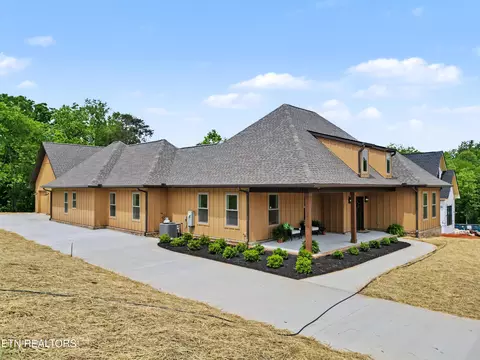 1247 Herbert Dr, Greenback, TN 37742