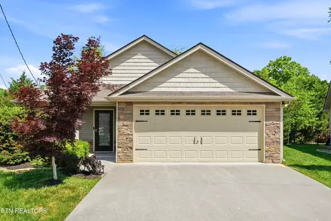 1724 Cove Oak Ln, Knoxville, TN 37909