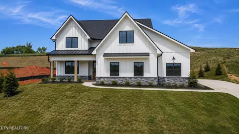 178 Purple Iris Pl, Loudon, TN 37774