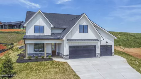 178 Purple Iris Pl, Loudon, TN 37774