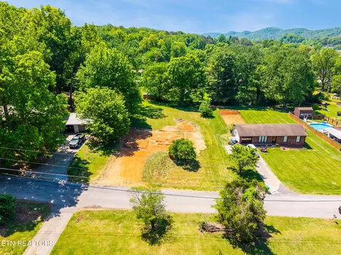 827 Walker Ave, Seymour, TN 37865