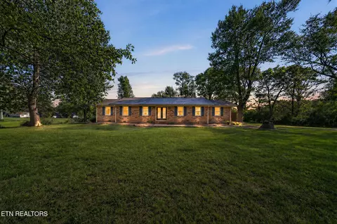 109 Parkway Ln, Crossville, TN 38572