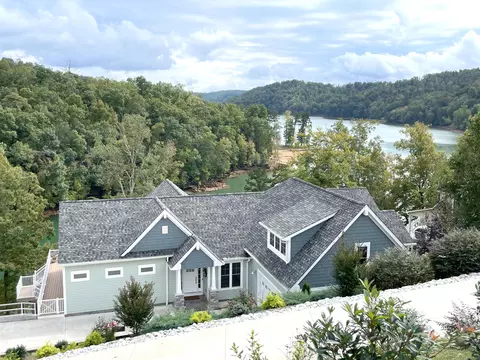 207 Cameron Loop Ln, La Follette, TN 37766