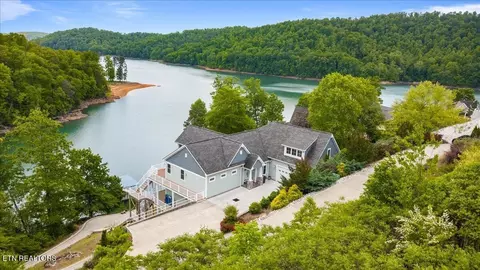 207 Cameron Loop Ln, La Follette, TN 37766