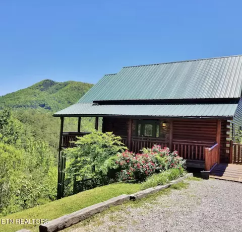 909 Fawn Hollow Tr, Townsend, TN 37882