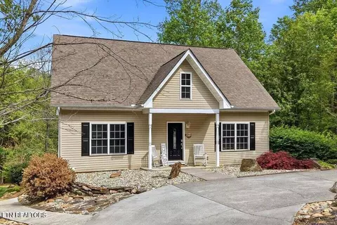 210 Wahuhu Ln, Loudon, TN 37774