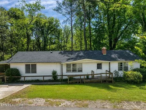 105 Rand Cir, Oak Ridge, TN 37830