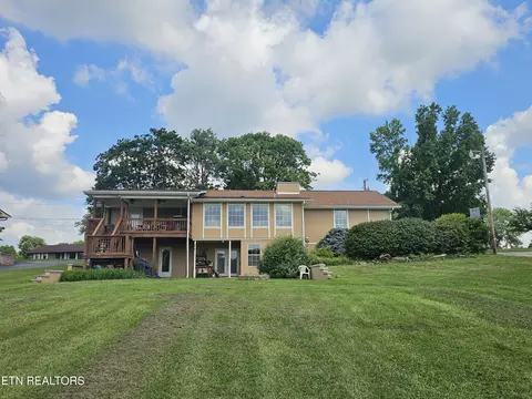 1682 Brookview Dr, Dandridge, TN 37725