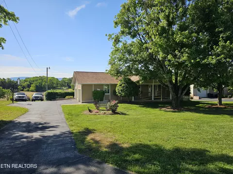 1682 Brookview Dr, Dandridge, TN 37725