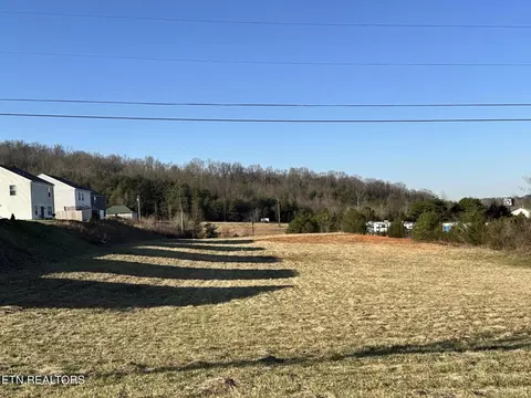 5 2 Milldale Rd # R, Dandridge, TN 37725