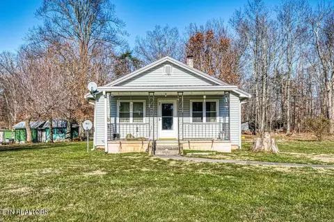 42 Dripping Springs Ct, Monterey, TN 38574